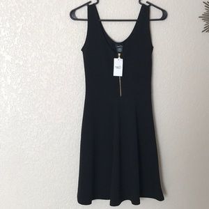 black dress never been use.